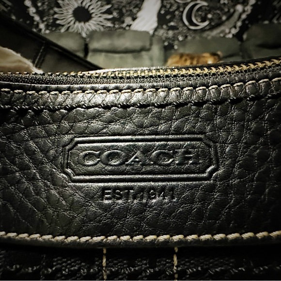 Vintage Coach soho shoulder Bag Black with Gold Accents - Picture 8 of 17